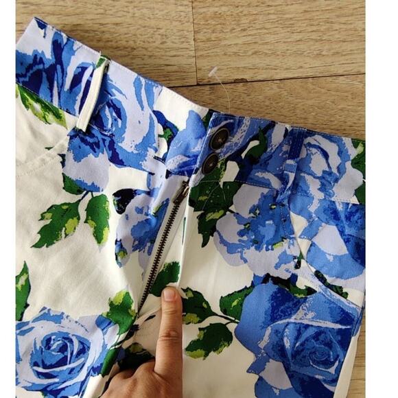 NWOT Flying Tomato Floral Shorts Blue Flowers Sz S High Rise - Picture 3 of 5